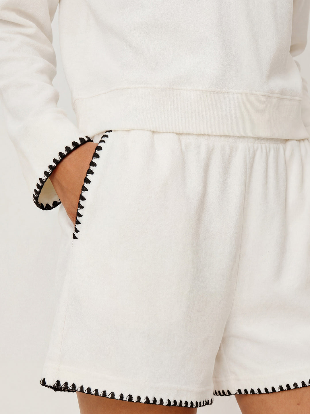 Color-blocked embroidered trim shorts