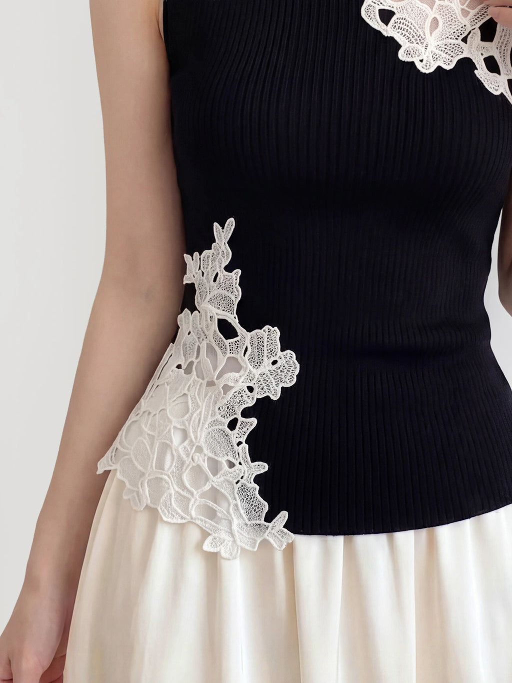 Lace Patchwork Sleeveless Knit Top