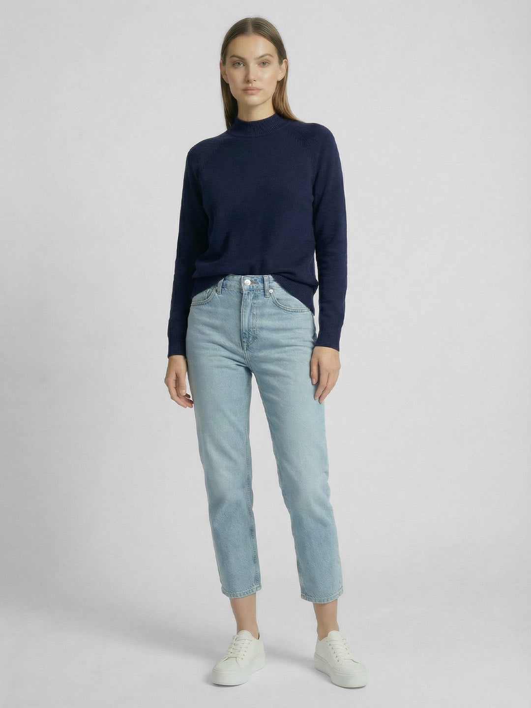 Lightweight minimalist pullover sweater Secondary image