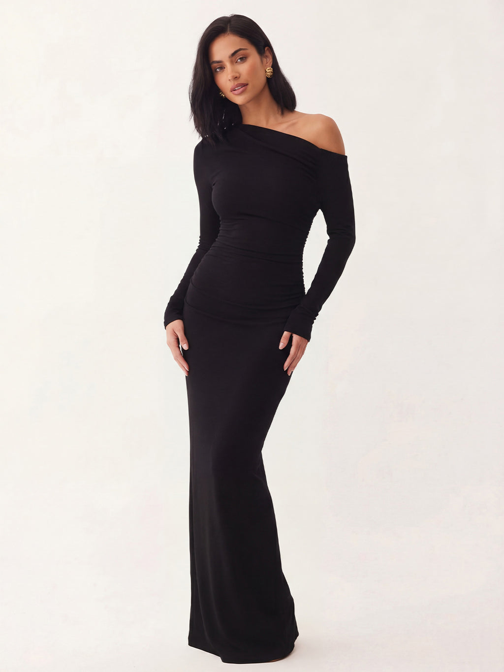 Singular off shoulder fitted long-sleeved dress