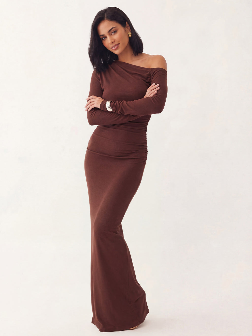 Singular off shoulder fitted long-sleeved dress