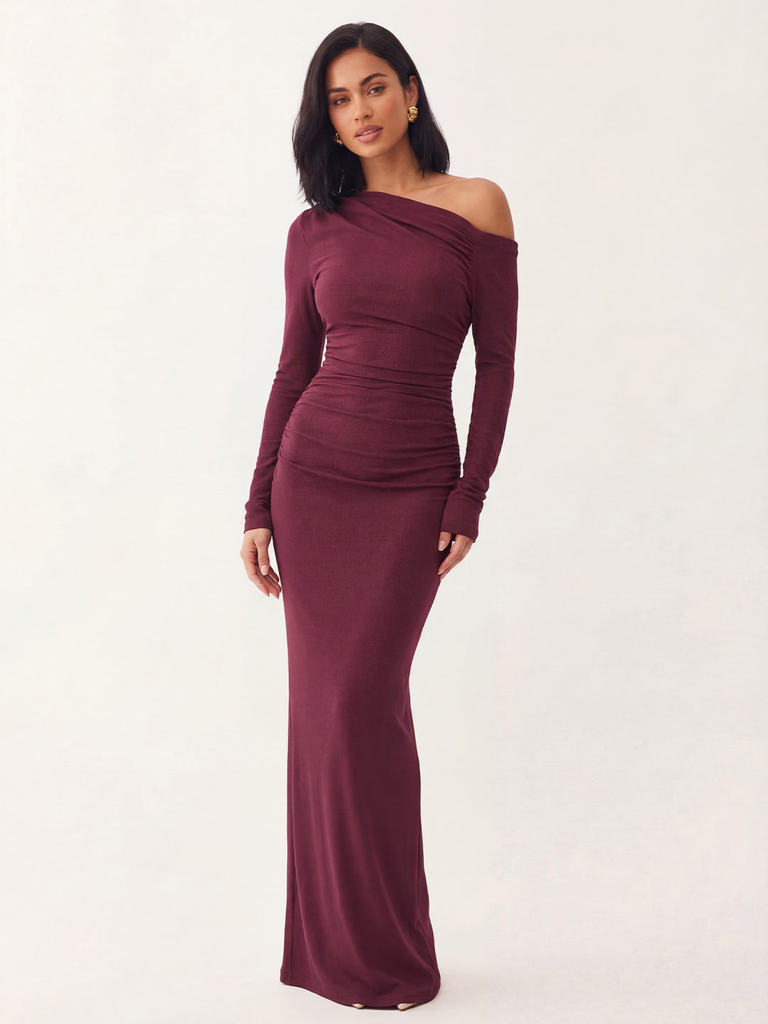 Singular off shoulder fitted long-sleeved dress