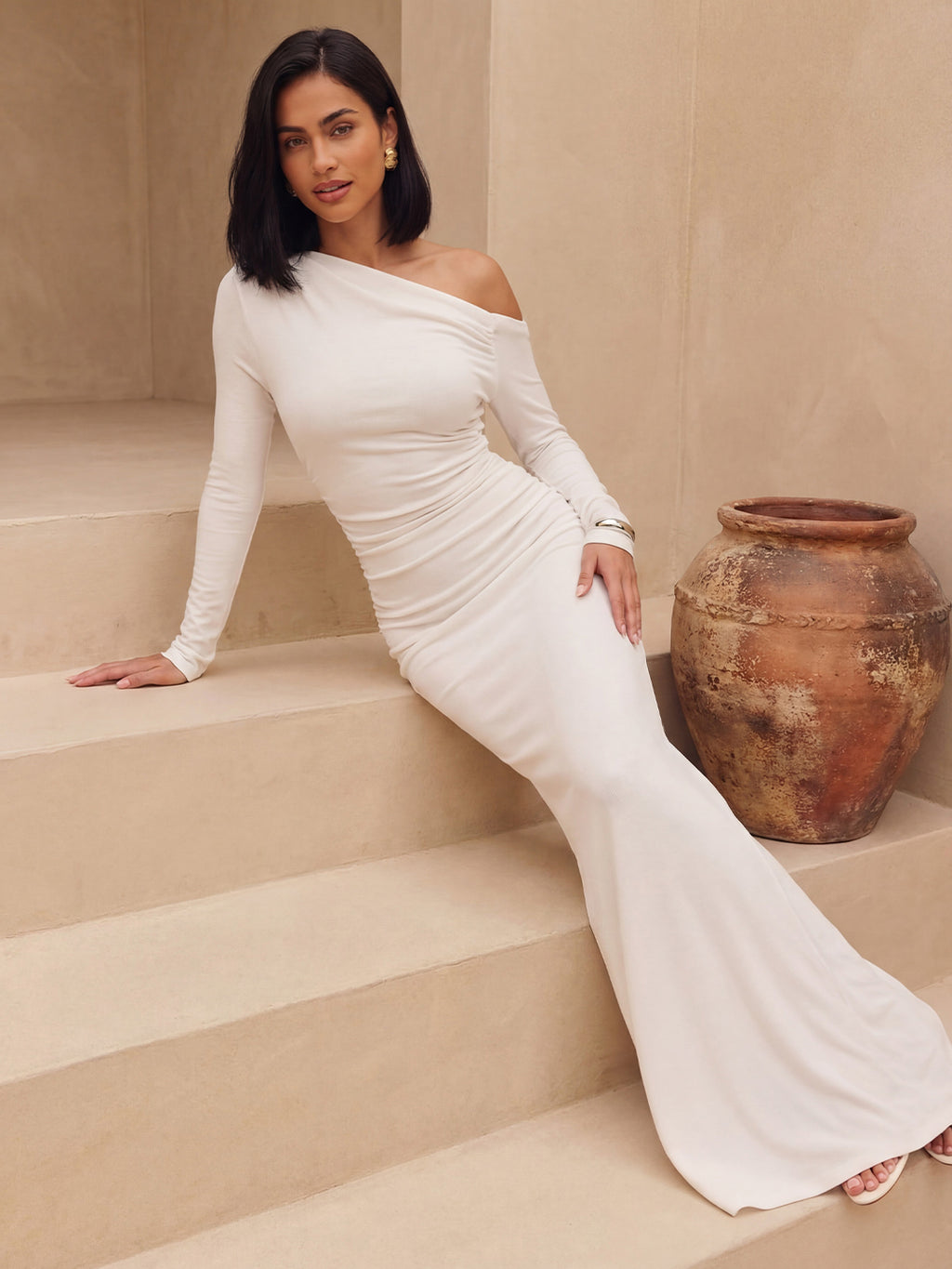 Singular off shoulder fitted long-sleeved dress